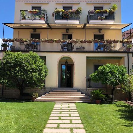 غارْدا B&B Villa Dall'Agnola المظهر الخارجي الصورة