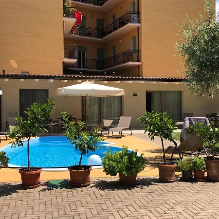 غارْدا B&B Villa Dall'Agnola المظهر الخارجي الصورة