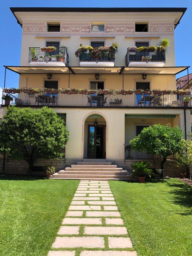 غارْدا B&B Villa Dall'Agnola المظهر الخارجي الصورة