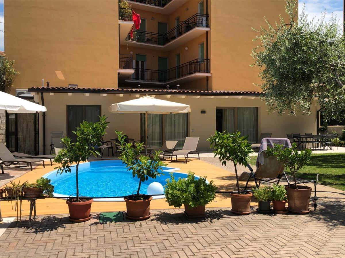 غارْدا B&B Villa Dall'Agnola المظهر الخارجي الصورة
